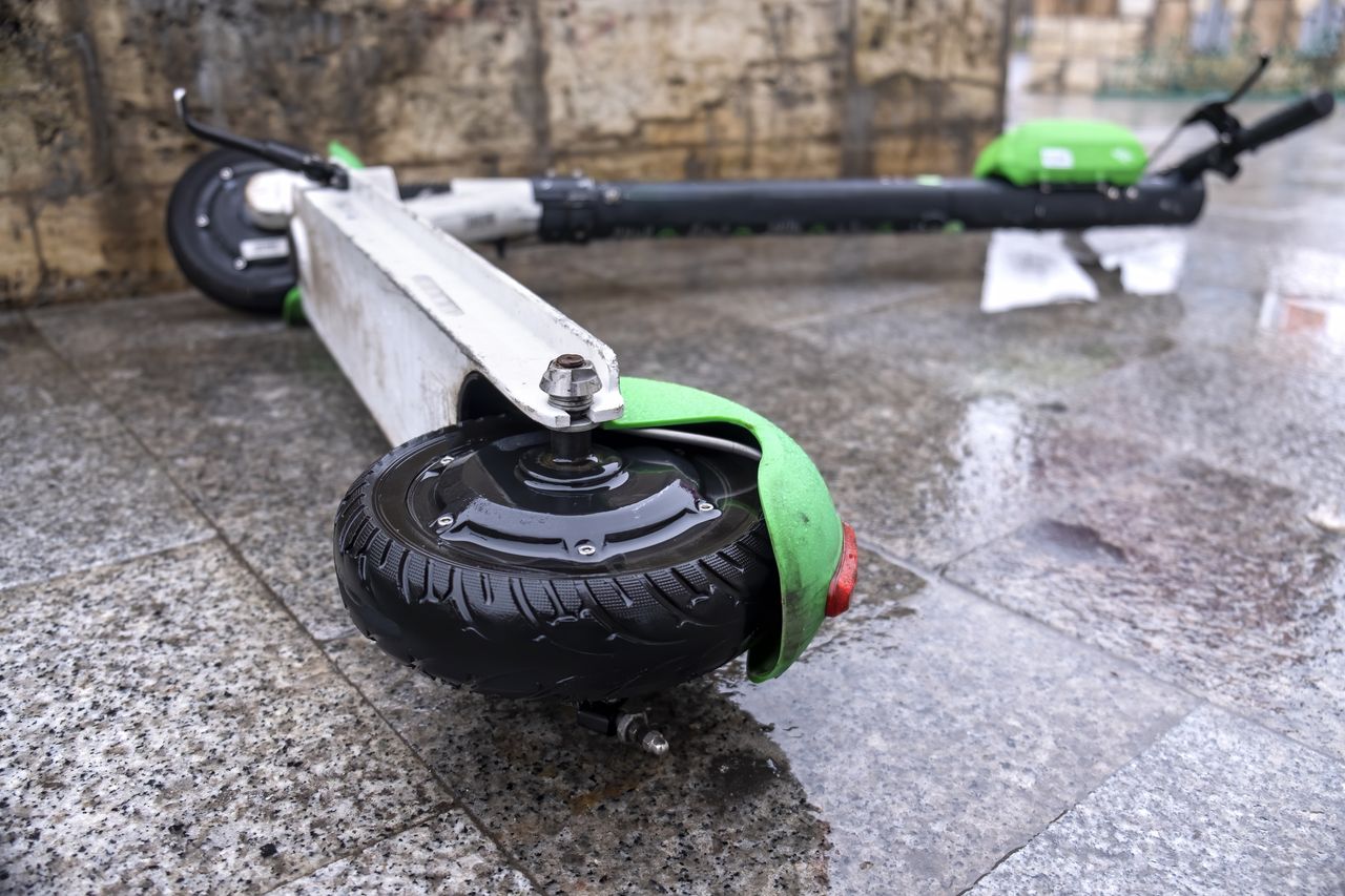 Coraz więcej wypadków z udziałem użytkowników hulajnóg elektrycznych!