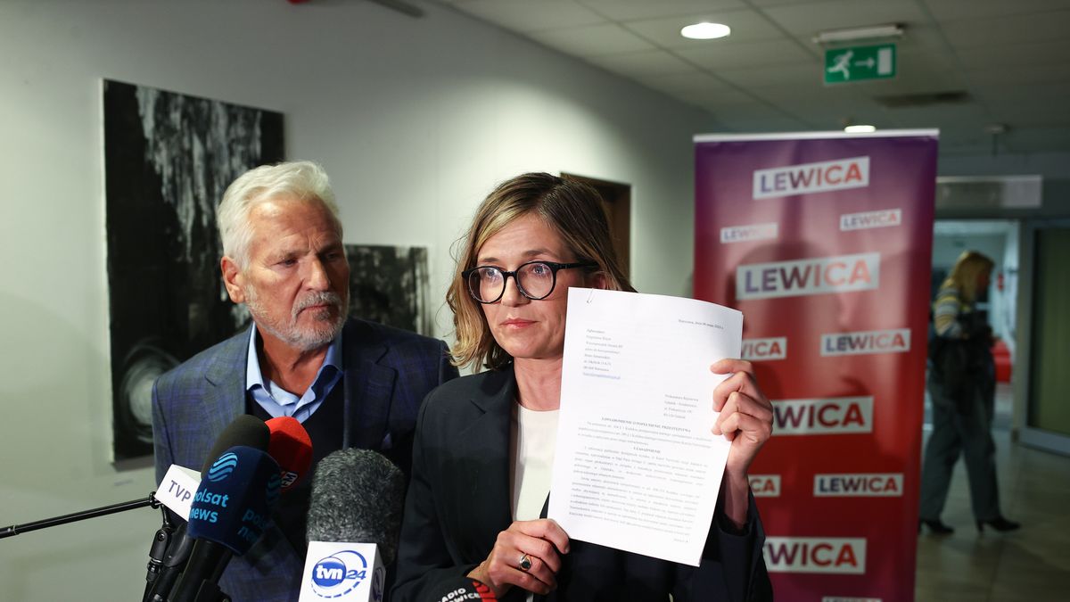 Katowice, 06.05.2025. Wybory Prezydenta RP 2025 - kampania. Kandydatka Lewicy w wyborach prezydenckich, wicemarszałkini Senatu RP Magdalena Biejat (P) oraz były prezydent RP Aleksander Kwaśniewski (L) podczas wypowiedzi dla mediów przed rozpoczęciem spotkania z wyborcami w Katowicach, 6 bm. (amb) PAP/Jarek Praszkiewicz