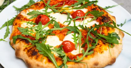 Z okazji Dnia Kobiet zrób pizzę z kwiatowym akcentem. Ukochana będzie zachwycona