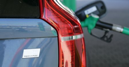 Zalegają w salonach. Ma 455 KM, a rabat sięga 81 tys. zł