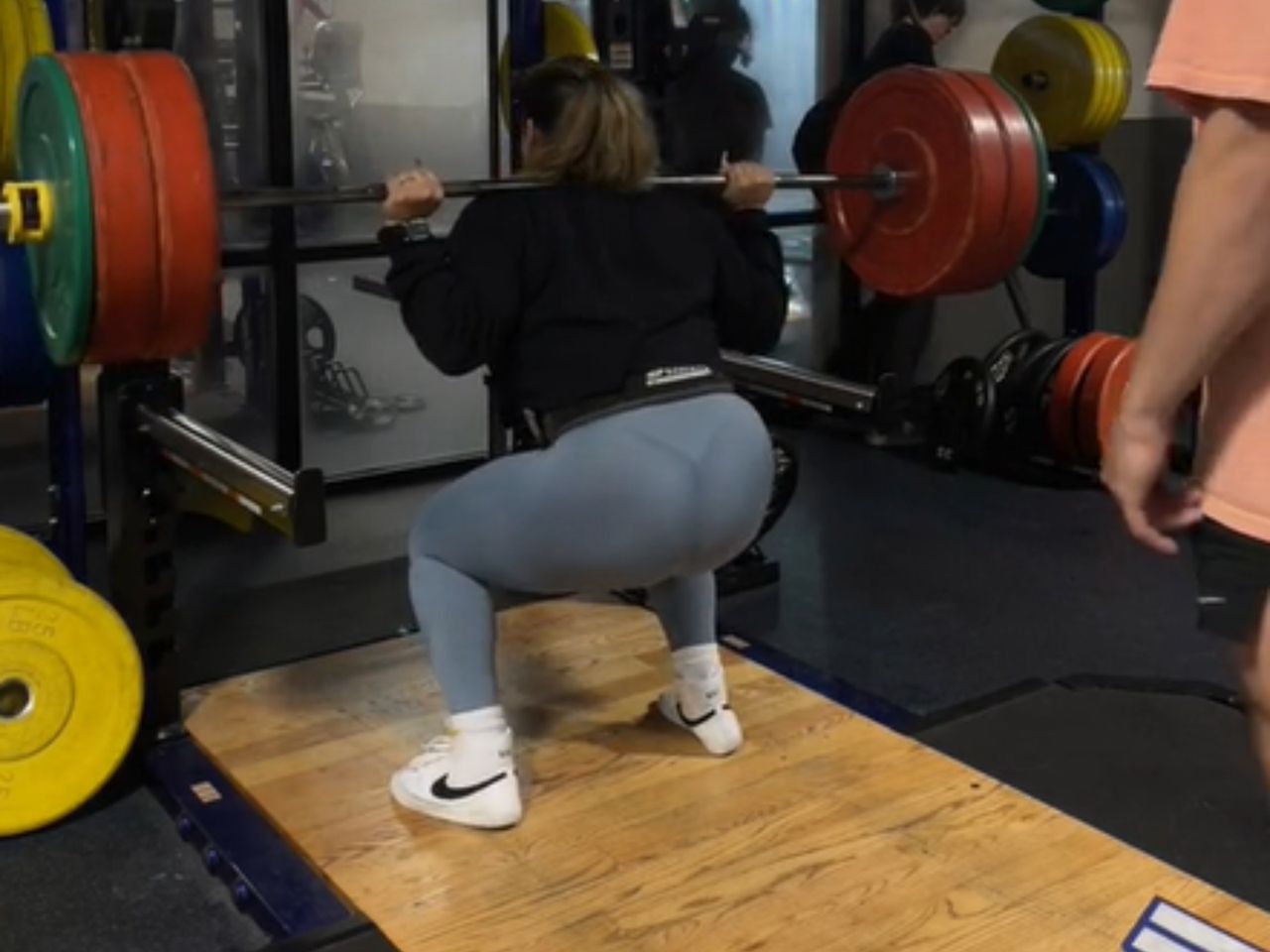 TikToker's sheer leggings mishap at the gym sparks debate on