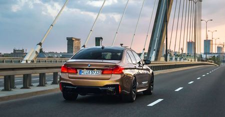 Komisjo, zjedz snickersa. Przesadziliście twierdząc, że reklamy BMW namawiały do niebezpiecznej jazdy (opinia)