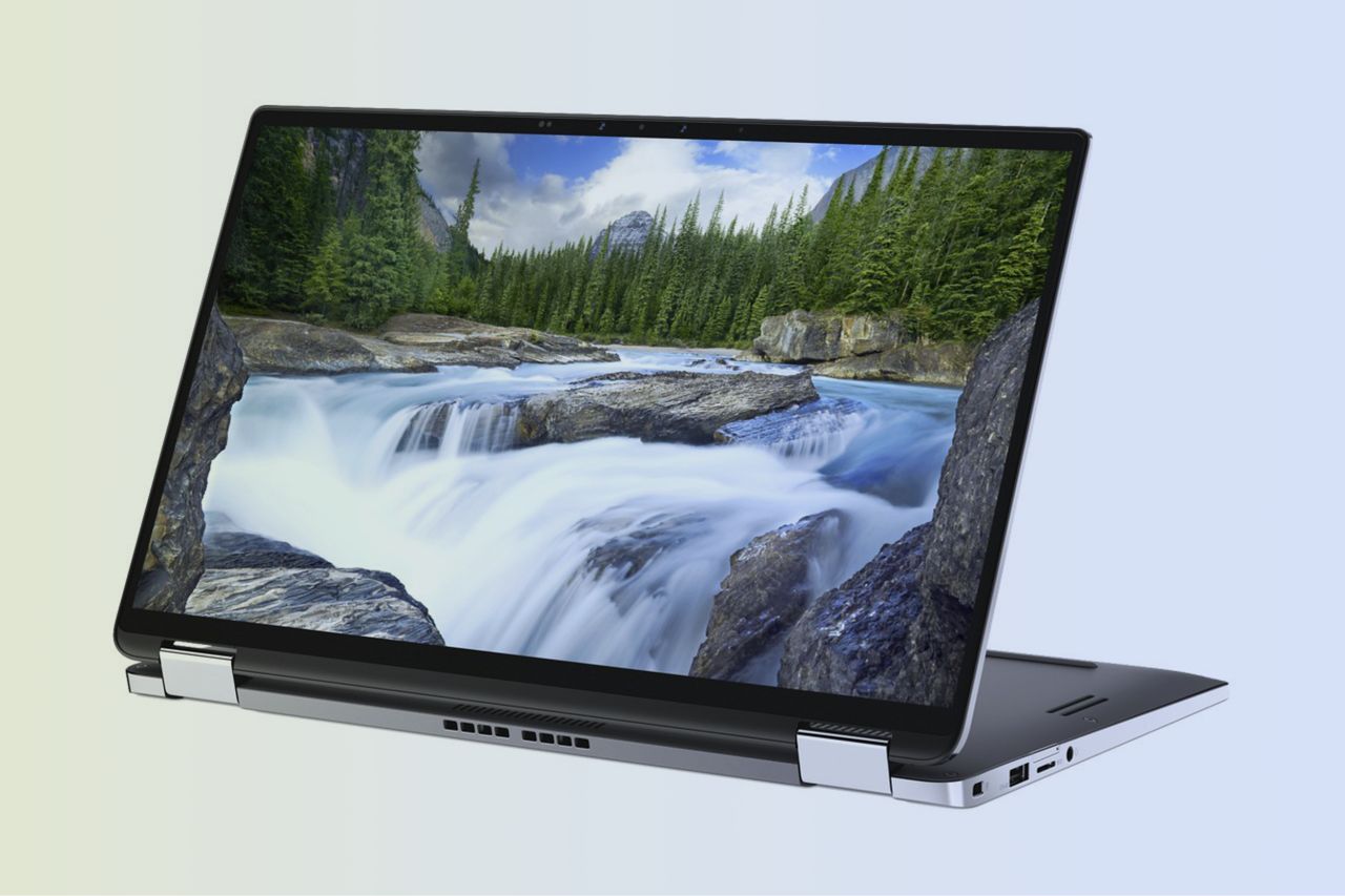 Dell prezentuje laptopy Inspiron z miejscem na piórko w zawiasie i obsługę smartfonu w VR