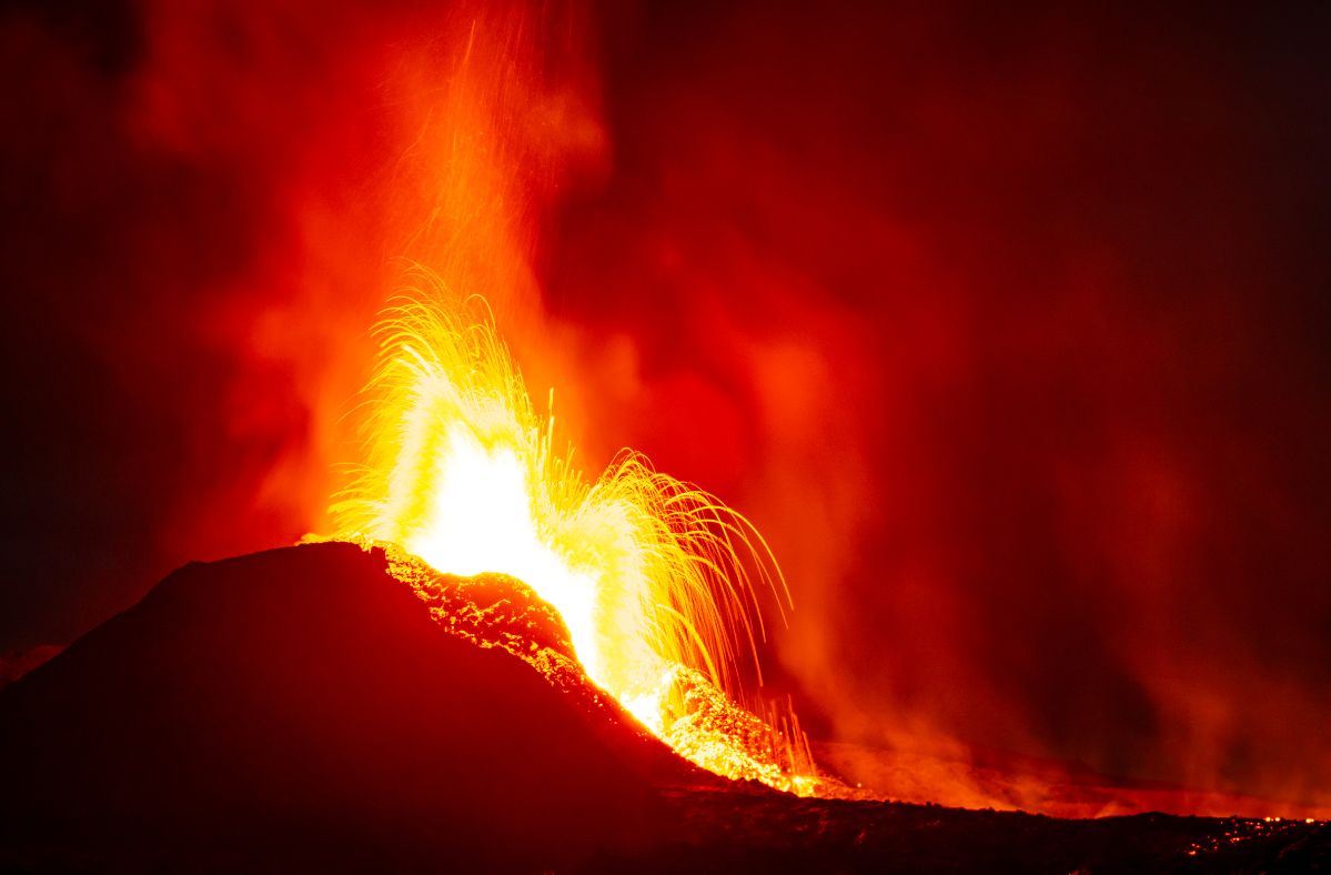 Volcano eruption in Iceland and the problems of the residents