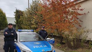 Warszawa: Policjanci uwolnili mężczyznę przygniecionego stalową szyną