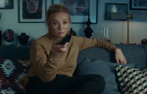 Sonia Bohosiewicz „bez nonsensów” reklamuje ofertę T-Mobile ze światłowodem i serwisami VoD (wideo)