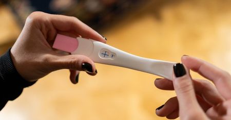 Test ciążowy początkiem kłopotów młodego małżeństwa