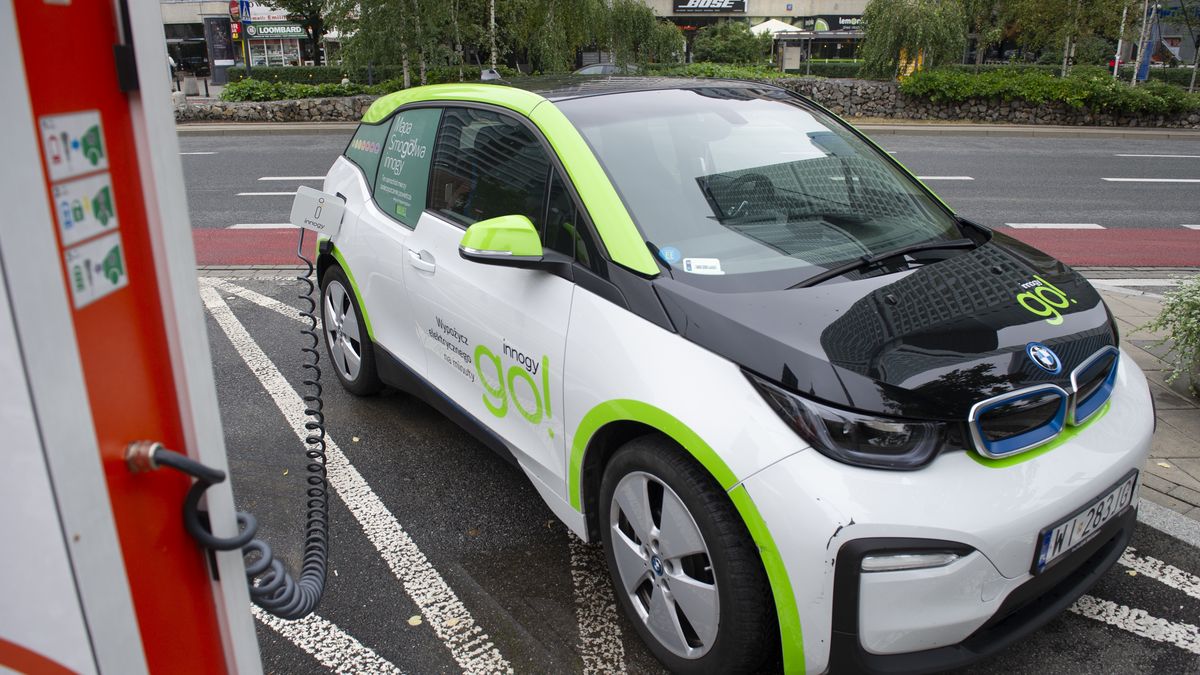 Electric Vehicles In Poland
An electric car is seen charging on August 30, 2020 in Warsaw, Poland. (Photo by Aleksander Kalka/NurPhoto via Getty Images)
NurPhoto
polonia, polska, varsavia, warszawa, charge, clean energy, eco, electric, green energy, mezzi elettrici, mobility, mobilnosc, power