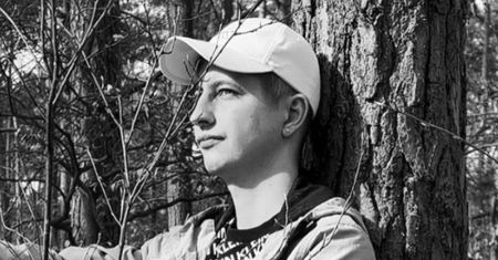 Odszedł "Szalony Karol". Tiktoker i autor książki zmarł w wieku 28 lat
