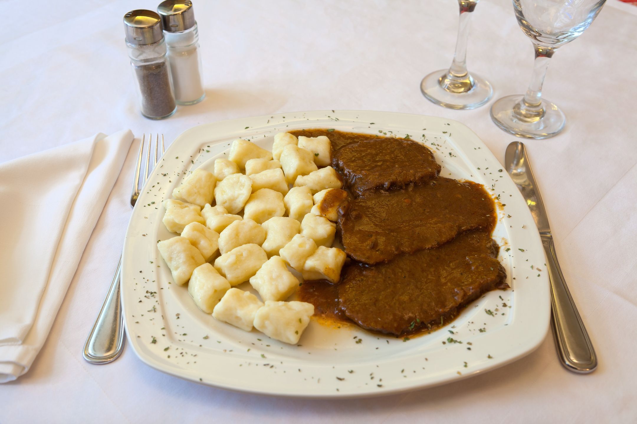 Pasticada to tradycyjne danie kuchni chrwackiej