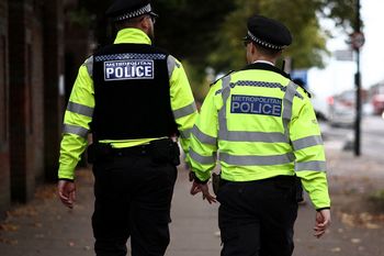 56 przestępstw seksualnych wobec żony. Były radny w Anglii oskarżony