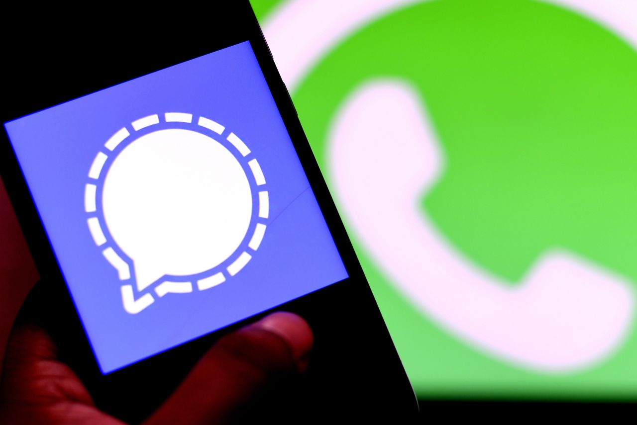 WhatsApp: Facebook walczy z Signalem o użytkowników