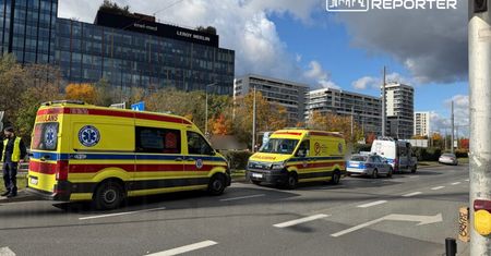 Warszawa: Mężczyzna wjechał w motocyklistę i potrącił troje pieszych