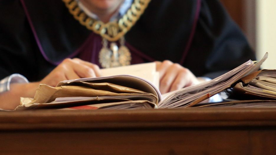 Czy osoba, która kiedyś dostała wyrok, może zostać policjantem? Odpowiedź nie jest prosta