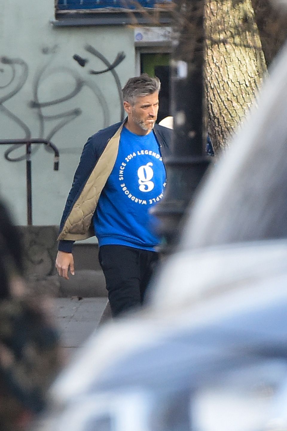 Maciej Dowbor w drodze do restauracji