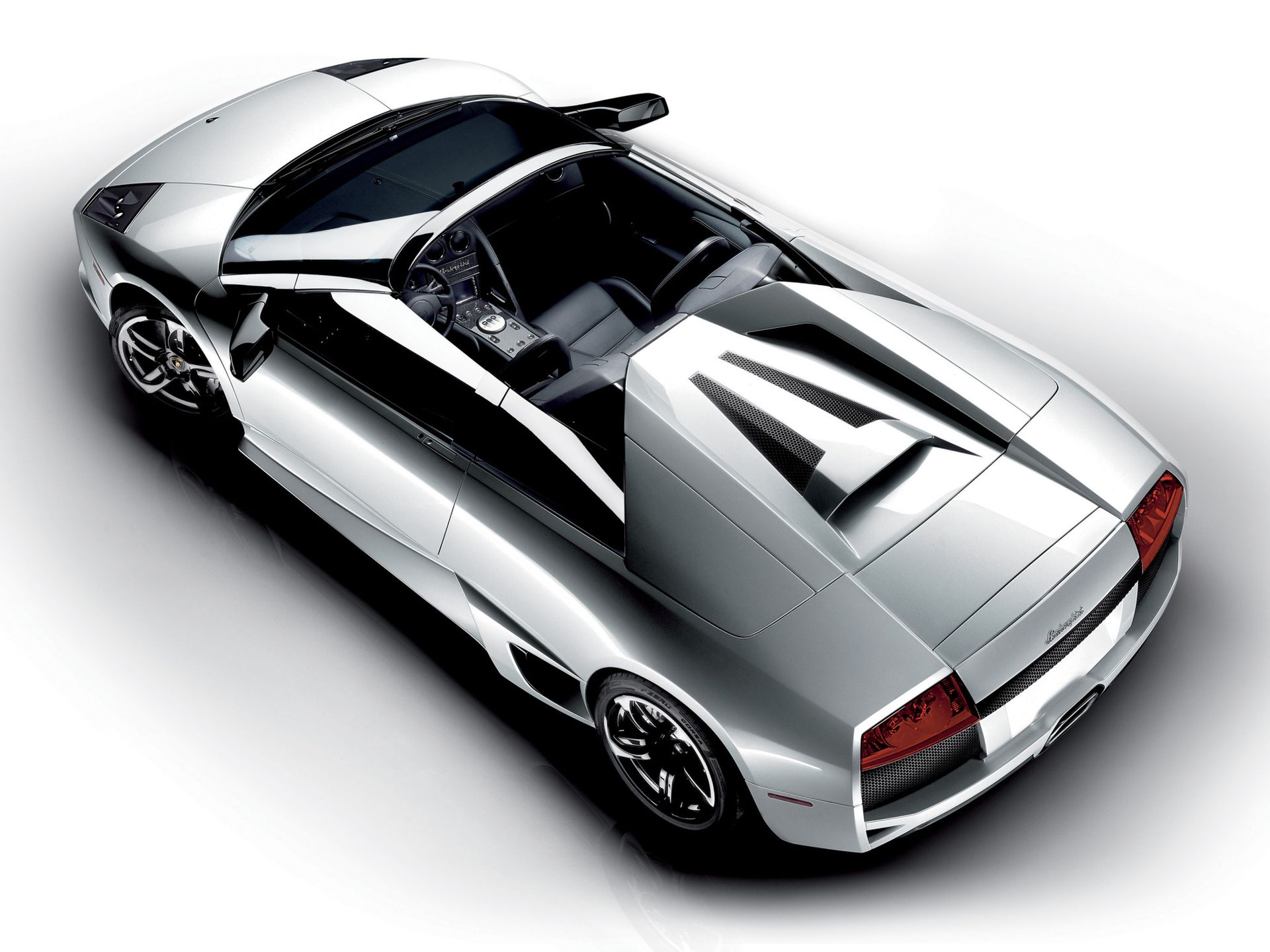 Od dekad z V12: ewolucja hipersamochodów Lamborghini 82