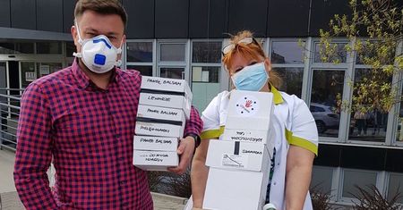 Podwarszawski stolarz zdobywa maseczki dla służby zdrowia