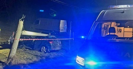 Tragedia w Małopolsce. Słup przygniótł kierowcę