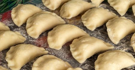 Ciasto na pierogi z ziemniaków. Miękkie i delikatne