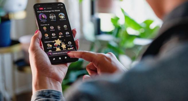 Facebook wprowadza pokoje audio i dodatkowe opcje w podcastach