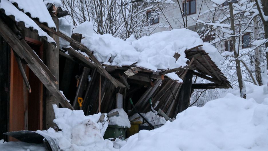 Marcin Szkodzinski / Forum
Podhale, Rdzawce, Rdzawka, bialo, ciezar, dach, dom, drewniany, katastrofa budowlana, snieg, zawalil, zawalony, zima