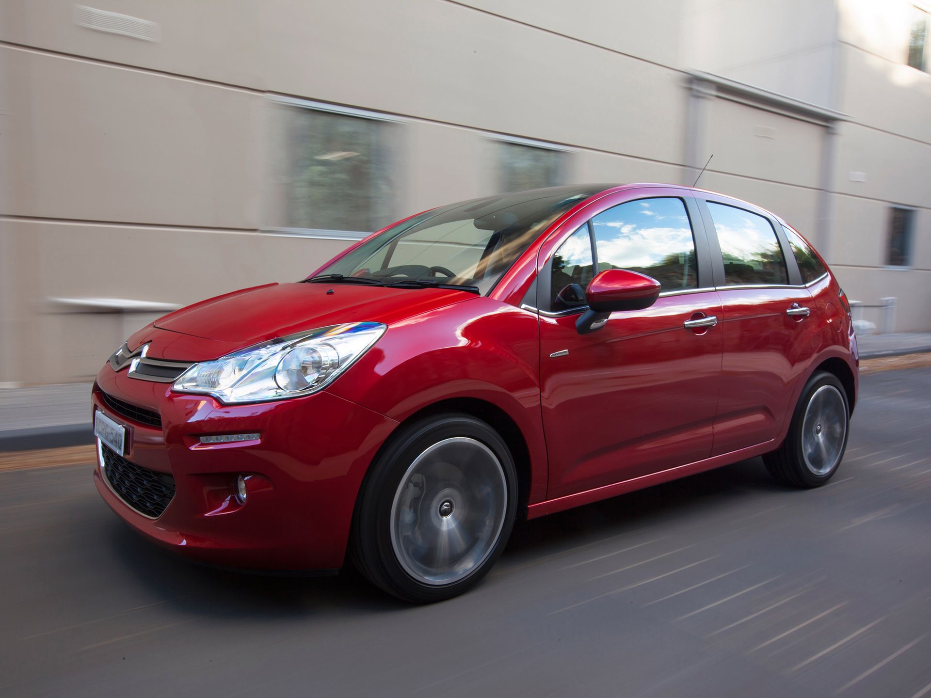 Citroen C3 II lepiej wygląda niż jeździ, zatem pod maską można znaleźć się cokolwiek.