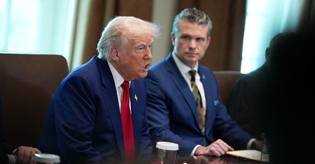 Co z bronią, która miała trafić do Ukrainy? Trump i Hegseth zdecydują