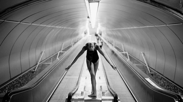 Melika Dez podróżuje po całym świecie i fotografuje baleriny tańczące na tle ich miast 1