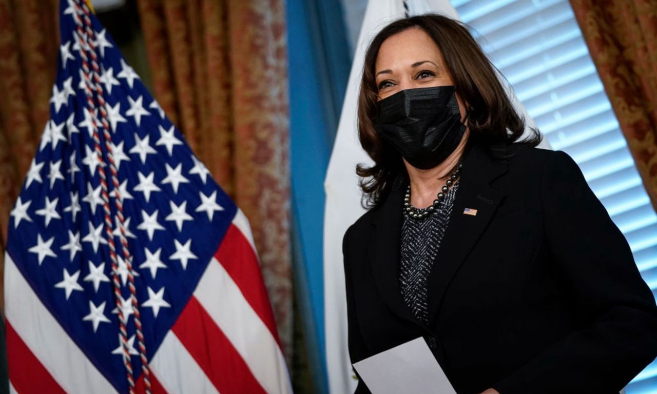 Kamala Harris skrytykowana za strój.