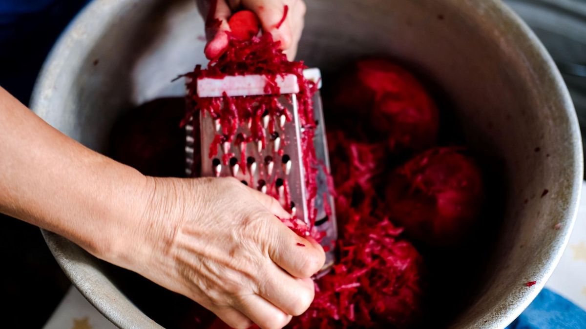 Buraki to prawdziwe warzywo mocy, które jest bogate w składniki wspierające krążenie, odporność i energię.