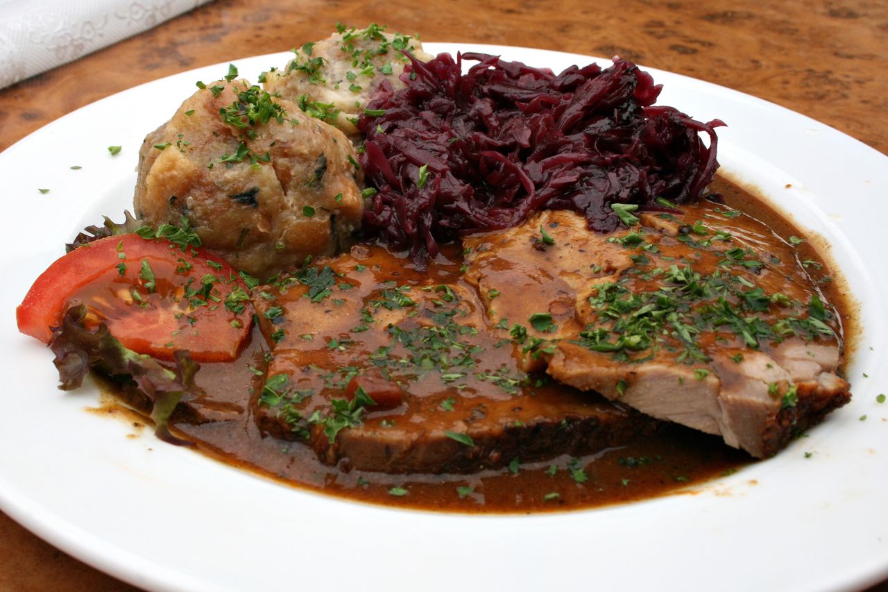 Niemiecki klasyk zawładnął moją kuchnią. To najlepsza pieczeń, jaką w życiu jadłam