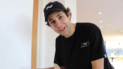 David Dobrik oskarżony o zorganizowanie napaści seksualnej