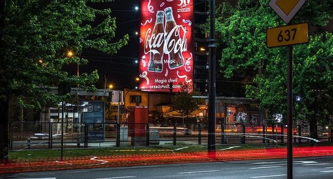 Coca-Cola pokazuje swoją historię na muralach w całej Polsce