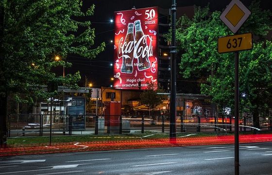 Coca-Cola pokazuje swoją historię na muralach w całej Polsce