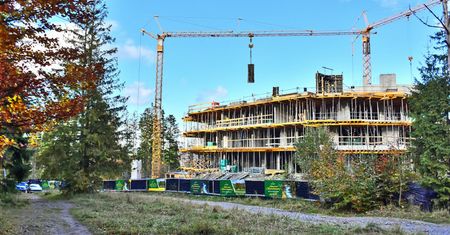 Powstaje apartamentowiec tuż przy Parku Narodowym. Inwestor straszy dziennikarzy