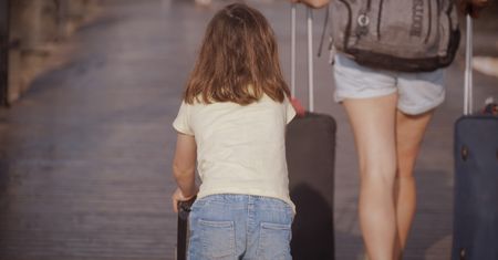 Wakacje z dzieckiem – jak spakować się mądrze i bez stresu?