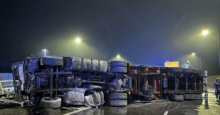 Wywrócenie tira na autostradzie A2: Utrudnienia w ruchu w kierunku Warszawy
