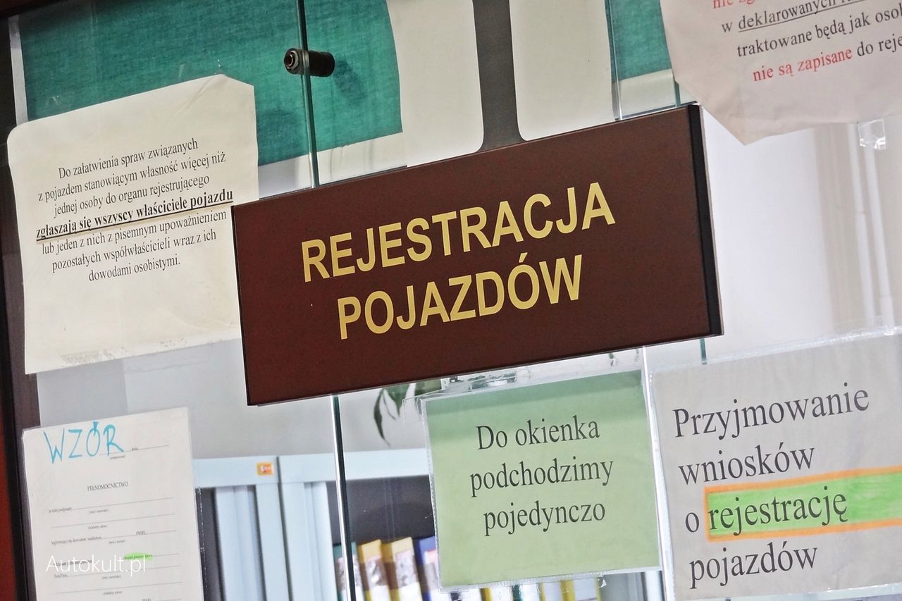 Zamknięcie urzędów sparaliżowało rynek. Teraz - od 22 kwietnia - wracają do pracy.