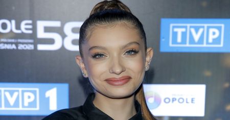 Viki Gabor znowu to robi. Tym razem goły brzuch i bielizna na wierzchu