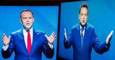 Sprawdzili, jak cztery telewizje pokazują kandydatów. "Dwa światy"