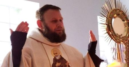 Suspendowany kapłan twierdzi, że ma stygmaty. Oświadczenie kurii