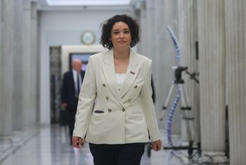 "Folwark" w szpitalu. Posłanka Lewicy mówi o "znajomych królika" i uderza w PO
