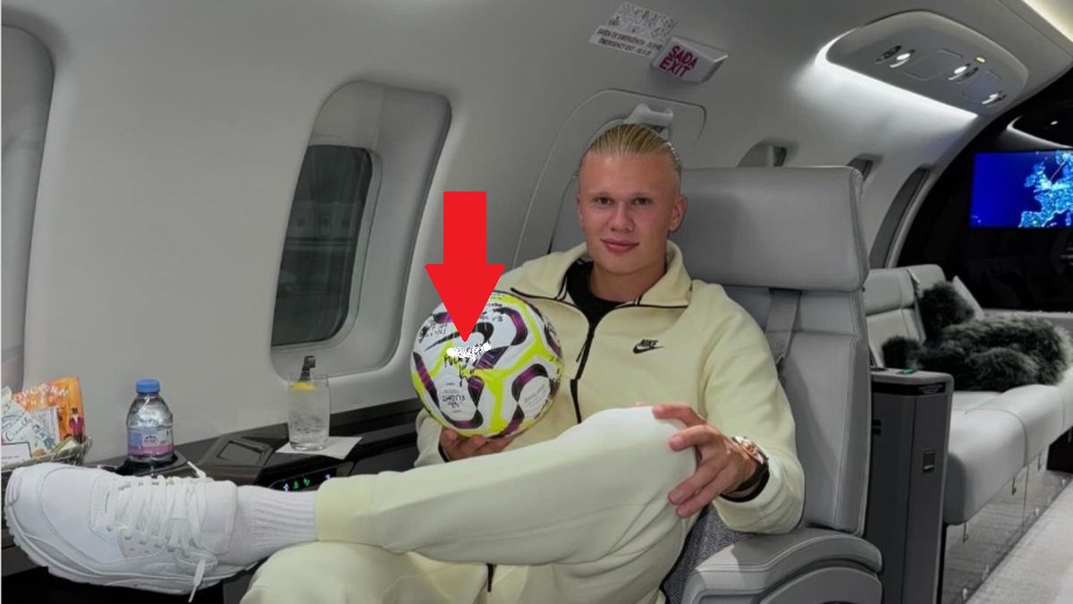 Erling Haaland w prywatnym samolocie ze specjalną piłką