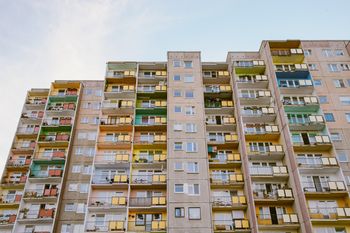 Podatek katastralny a podatek od nieruchomości. Tysiące zamiast groszy