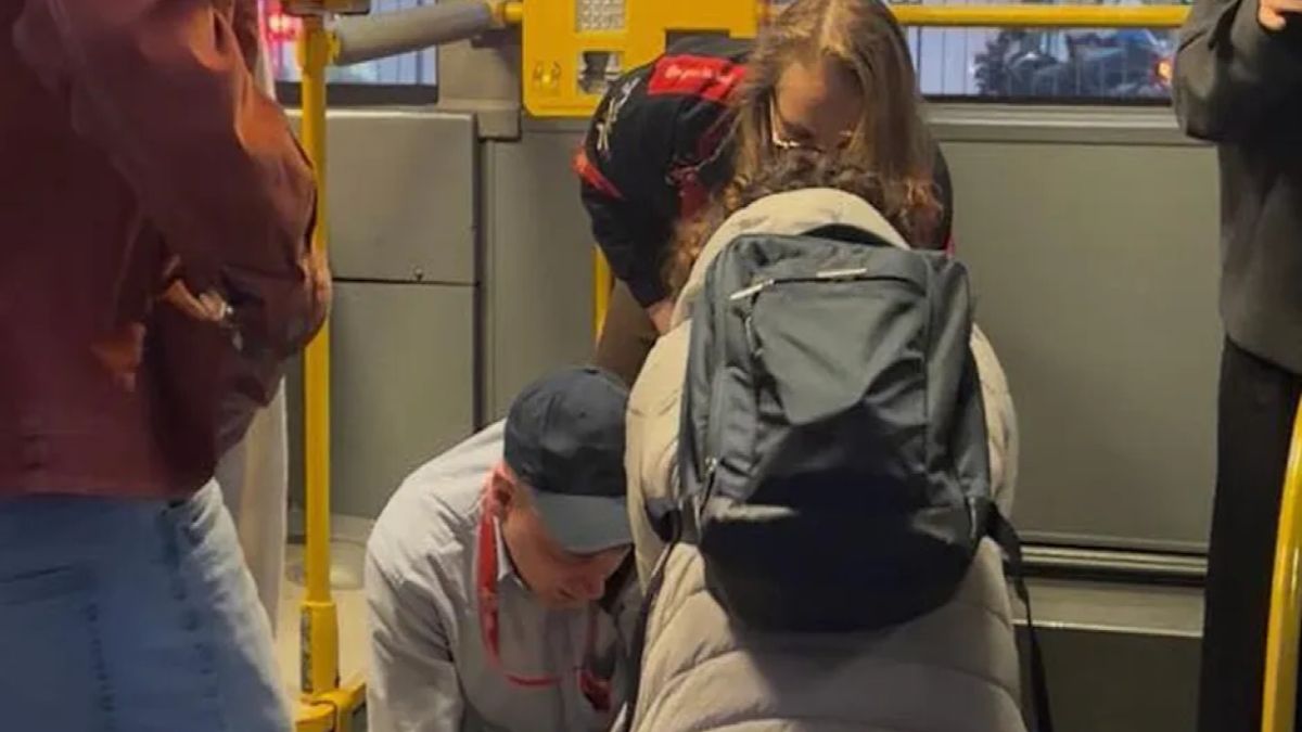 Pan Andrzej zatrzymał autobus i ruszył z pomocą