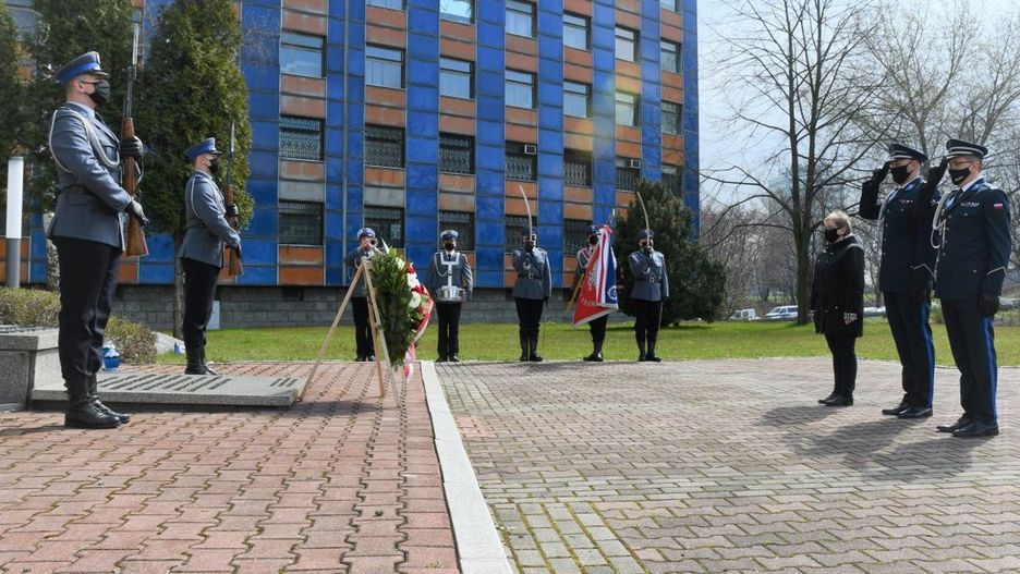 Śląskie. Przedstawiciele rodzin ofiar i śląskiej policji oddali w Katowicach hołd tysiącom polskich policjantów zamordowanych przez NKWD w 1940 roku.