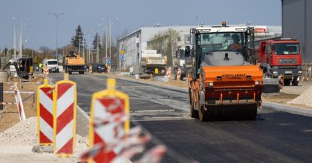 Słupsk: Fragment ringu miejskiego przejezdny przed wakacjami. ZIM podaje termin