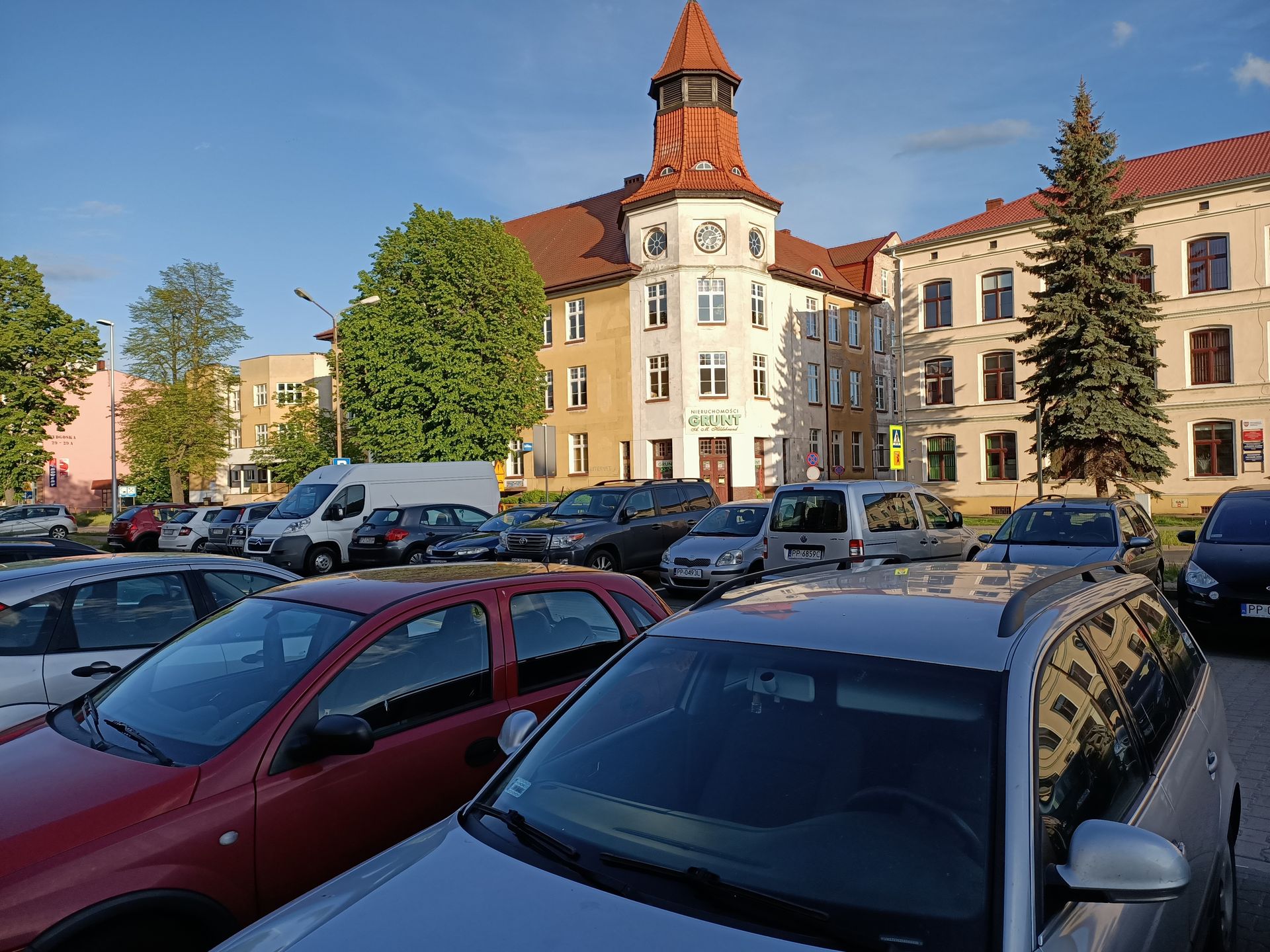 Taniej, ale i bardziej nijako. Test OPPO Reno 3 22