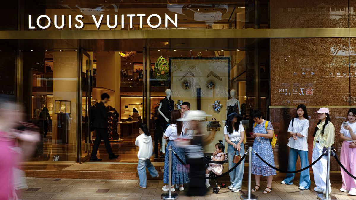 HONG KONG, CHINA - MAY 02:  Tourists line up outside Louis Vuitton and wait for their turn to enter the store during the mainland China's Golden Week holidays on May 2, 2025 in Hong Kong, China. Starting Thursday, May 1st, immigration authorities recorded more than 1.02 million passenger movements across all border checkpoints, including over 540,000 arrivals and 480,000 departures. (Photo by Sawayasu Tsuji/Getty Images)