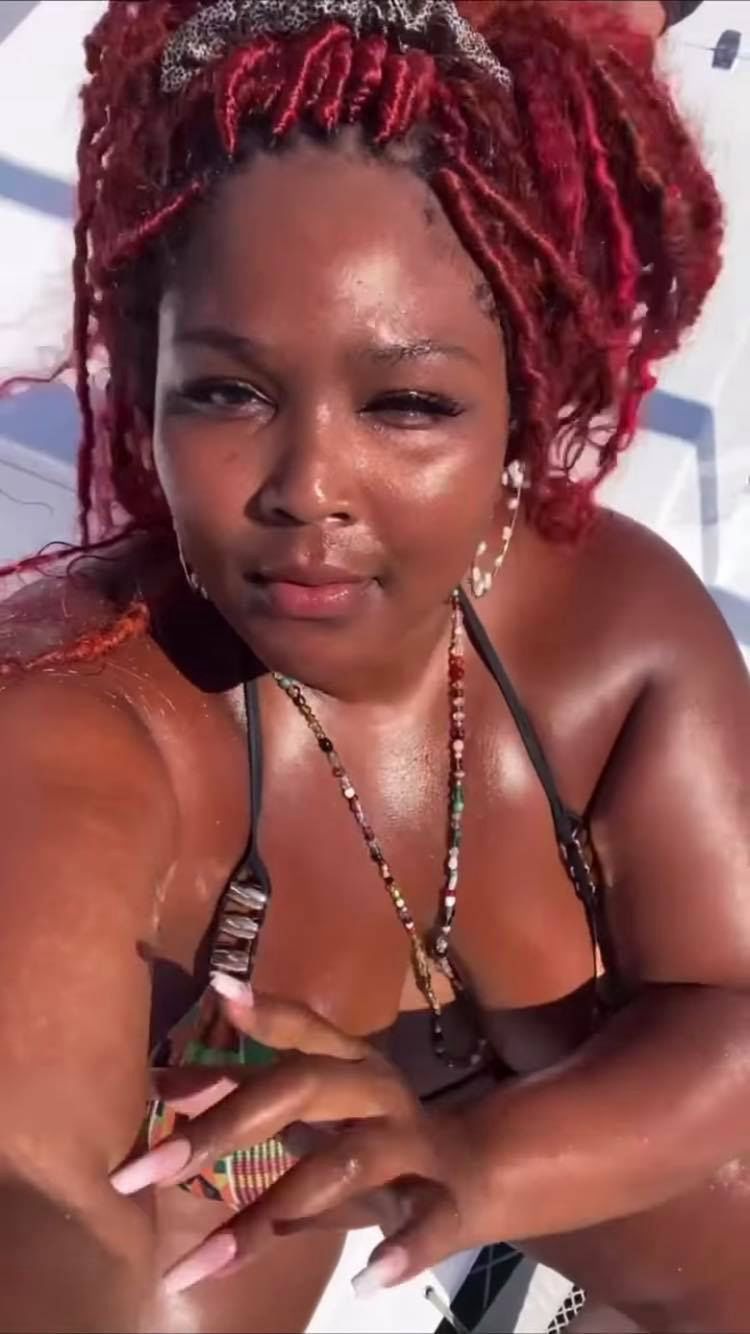 Lizzo twerkuje na jachcie
